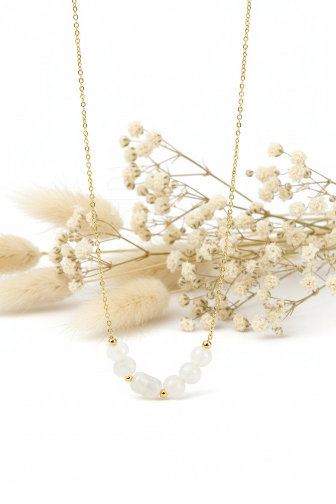 Collier en pierre de lune avec fermoir tibétain